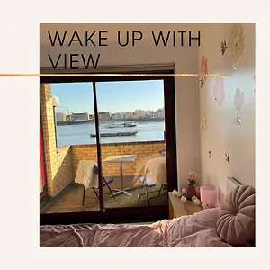 Perfect In The Centre With View Apartment